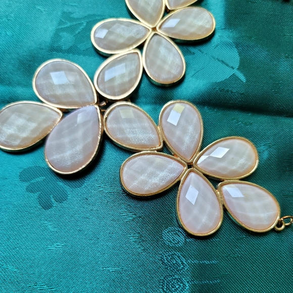 Fashion Flower Petal Bib Necklace in Diamond Cut 15" - Picture 5 of 6